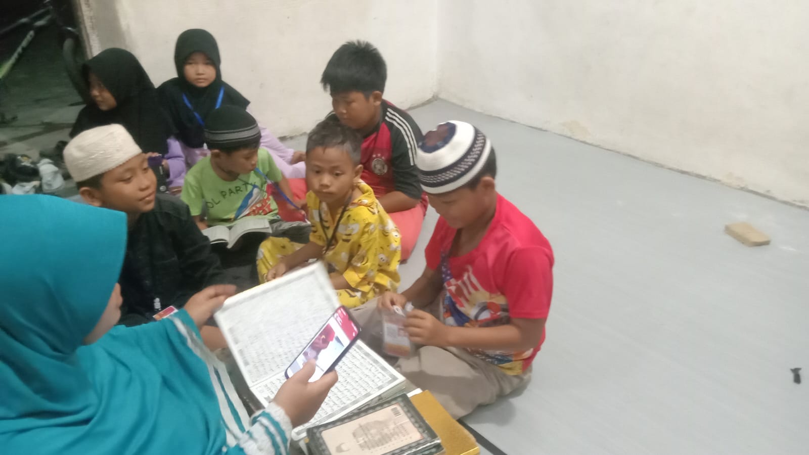 Digitalisasi Pemantauan Mengaji, Siswa SDN 010 Bukit Bestari Gunakan Barcode AWANG di Rumah Quran