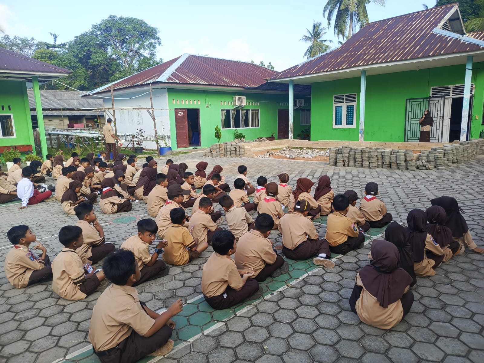 Literasi Pagi SD Negeri 010 Bukit Bestari, Membangun Karakter dan Budaya Membaca Sejak Dini