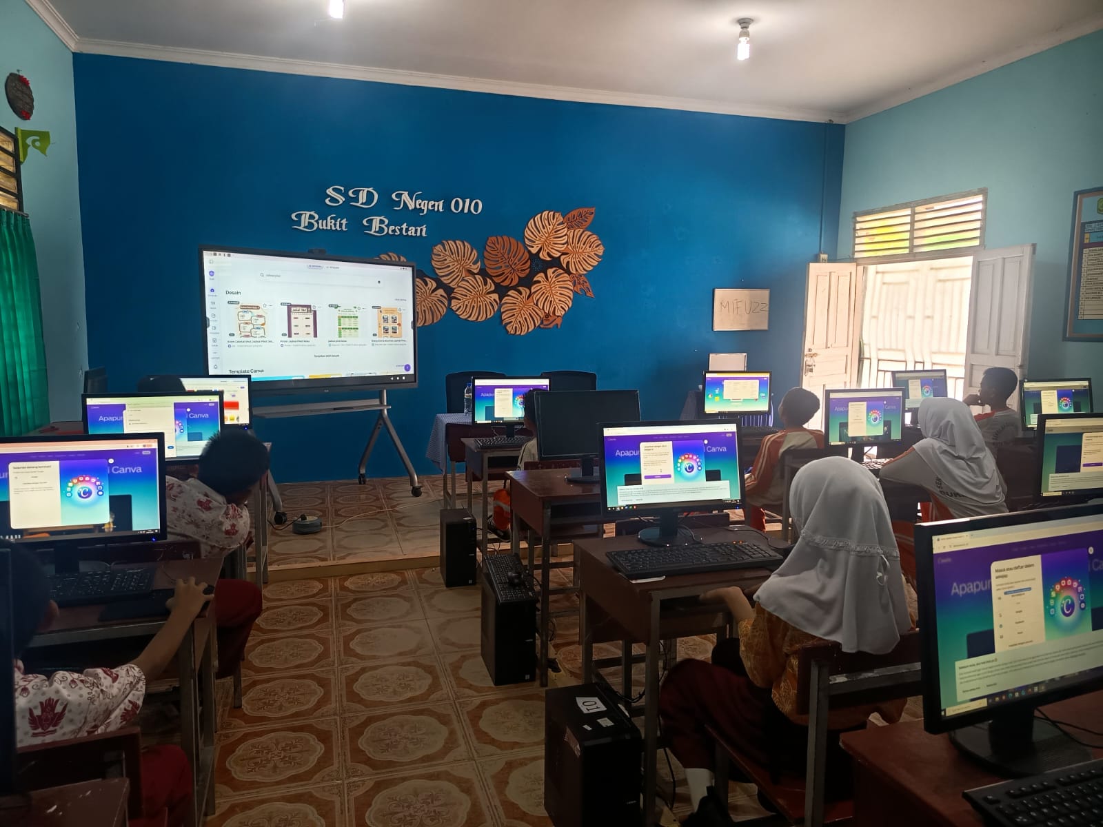 Pembelajaran TIK di SD Negeri 010 Bukit Bestari: Membekali Siswa dengan Keterampilan Digital Sejak Dini