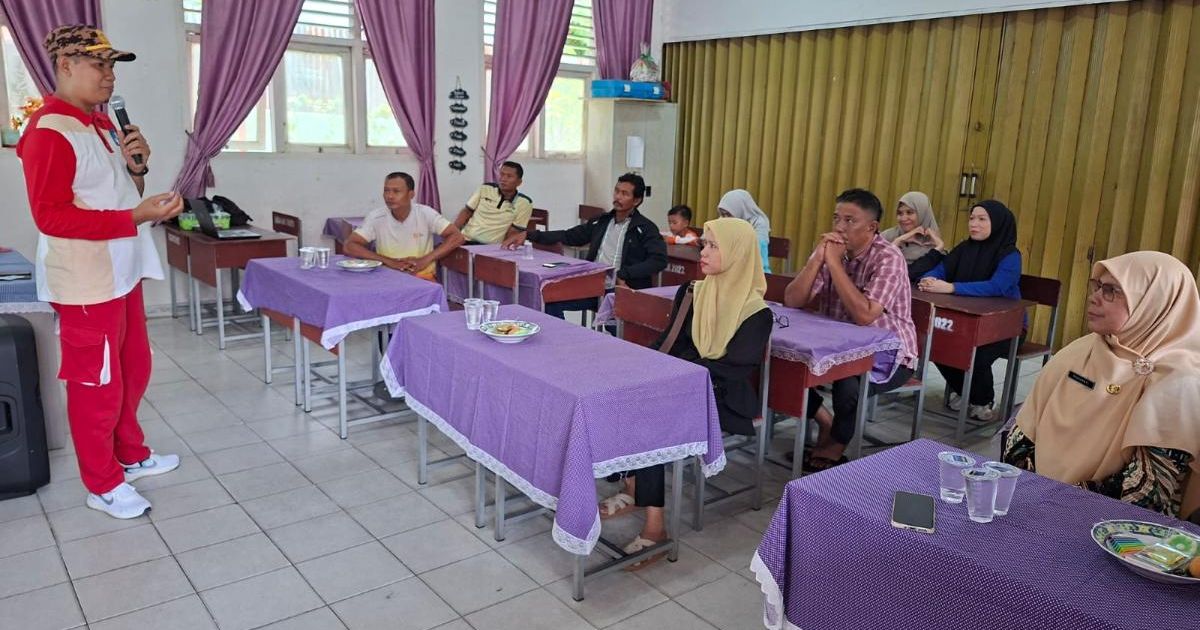 Kepala SD Negeri 010 Bukit Bestari Paparkan Pemanfaatan Kartu AWANG di Hadapan Komite SD Negeri 014 Tanjungpinang Barat