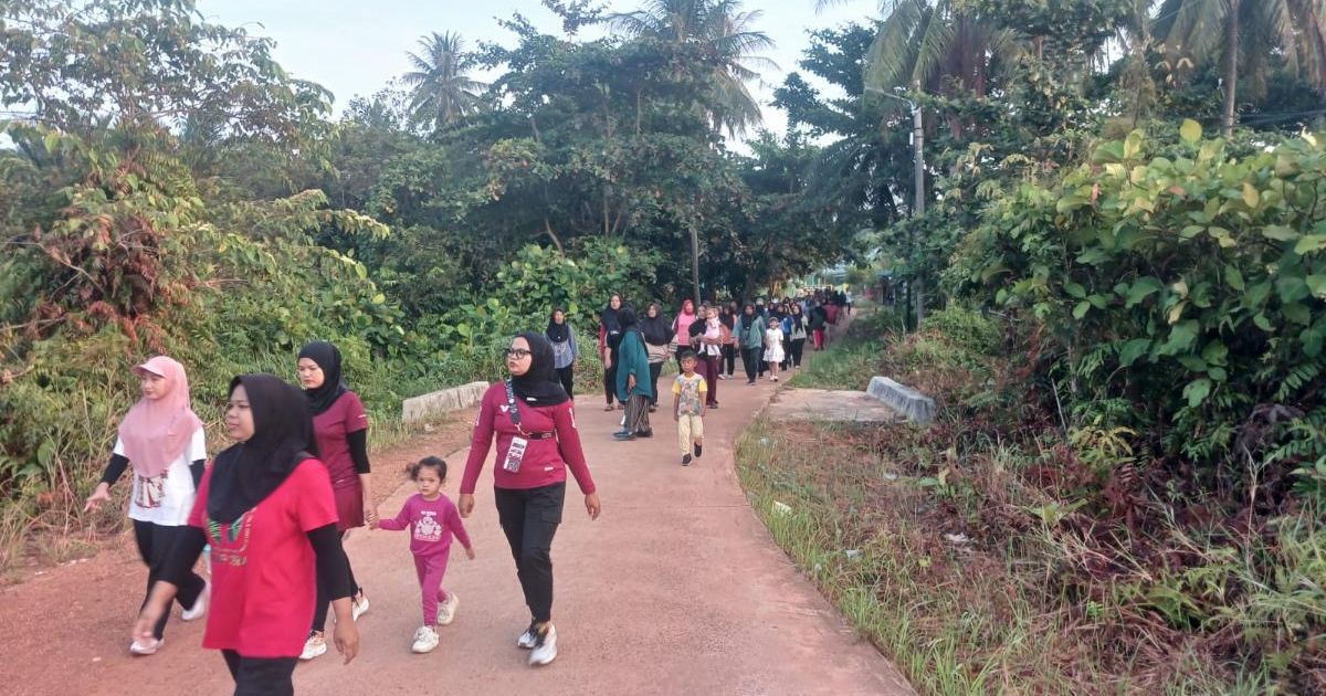 Pererat Silaturahmi Antar-RT, Warga Tanjungsiambang Gelar Jalan Santai "Gaseng Besama Warga" di Pantai Gaseng