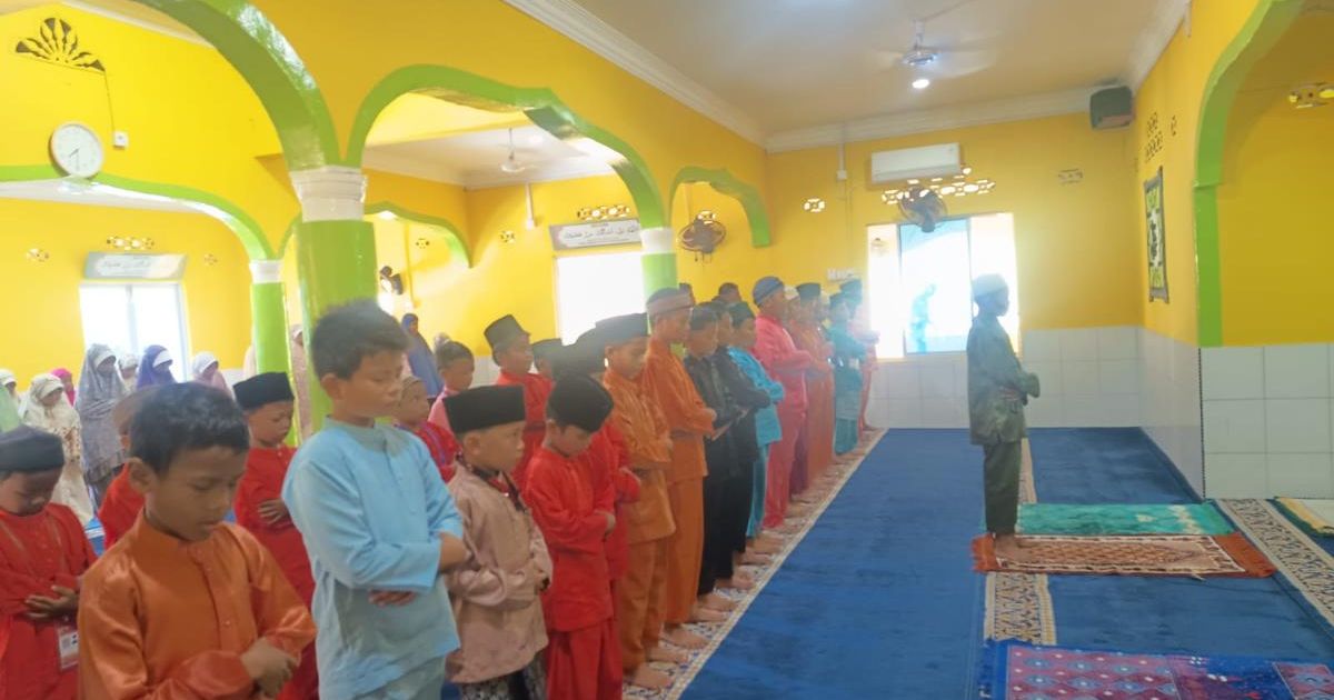 Bentuk Karakter Religius, Siswa SD Negeri 010 Bukit Bestari Gelar Sholat Dhuha Berjamaah di Masjid Al-Jalil Tanjung Siambang